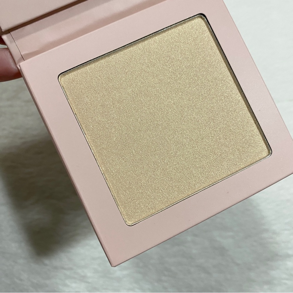 MOTD Cosmetics Highlighter Powder - Lucid Moon - Picture 2 of 3